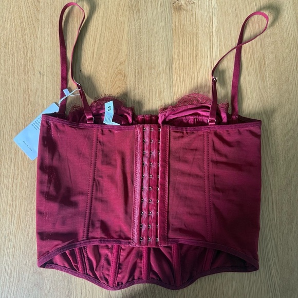 Women's Burgundy Lace Corset - Picture 4 of 4